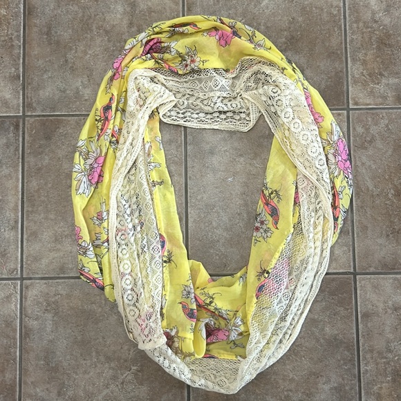 Assorted Scarves Various Colors, Patterns and Styles - Picture 6 of 10